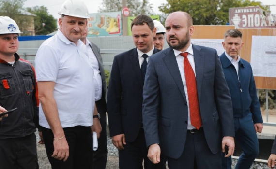 Вячеслав Федорищев проверил ход строительства социальных объектов в Сызрани